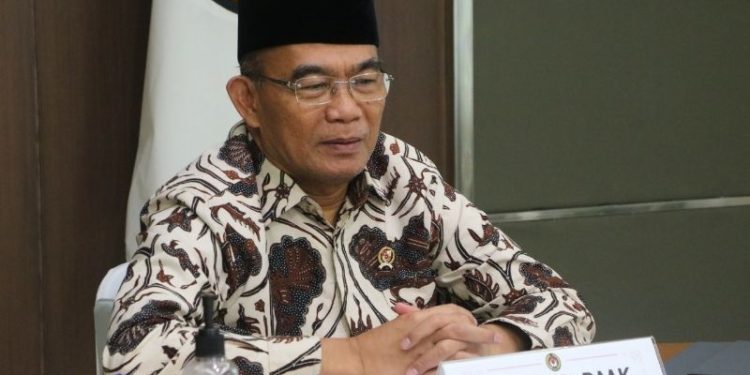 Menko PMK: Guru Harus Mendapatkan Upah Layak