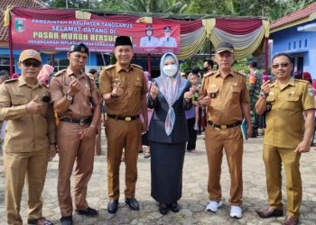 Bupati Dewi Handajani Hadiri Pasar Murah di Kecamatan Gunung Alip