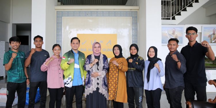 Ibu Riana Arinal Lepas Kontingen Mahasiswa untuk Mengikuti Pomnas