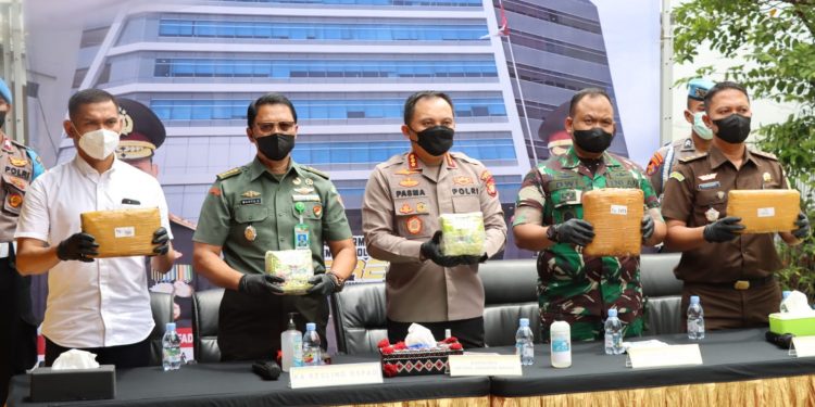 Polres Jakbar Musnahkan 650 kg Ganja