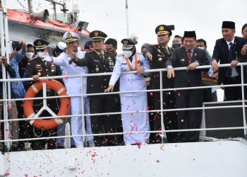 Walikota Eva Dwiana Pimpin Upacara Hari Pahlawan dan Tabur Bunga di Teluk Lampung