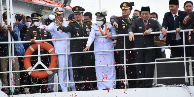 Walikota Eva Dwiana Pimpin Upacara Hari Pahlawan dan Tabur Bunga di Teluk Lampung