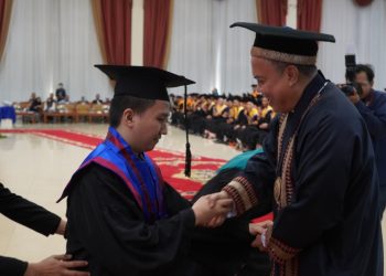 Tepat Hari Pahlawan, Kampus The Best IIB Darmajaya Mewisuda 490 Lulusan