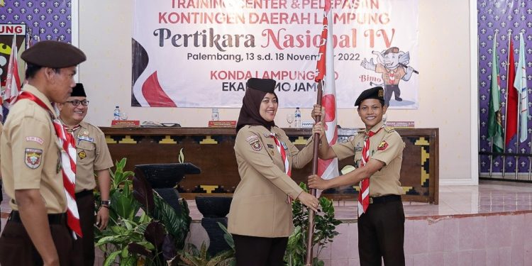 Ketua Kwarda Pramuka Chusnunia Chalim Lepas Kontingen Lampung ke Pertikara Nasional IV