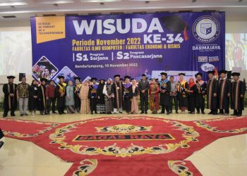 Wisuda ke-34 IIB Darmajaya Bertabur Beasiswa, Ini Pesan Kepala LLDikti Wilayah II Palembang