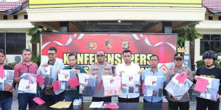 Polisi Lampung Tangkap Komplotan Hacking Spesialis Bank