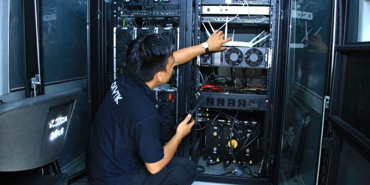 Perkuat Sinyal Komunikasi Pengawalan G20, Div TIK Polri Siagakan Repeater Mobile Di Titik Blank Spot