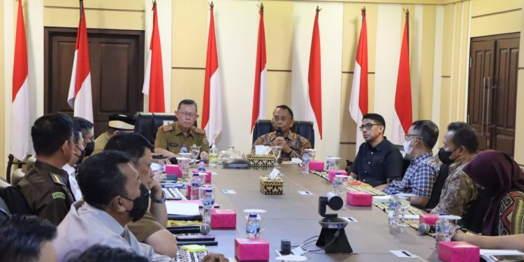 Sekdaprov Terima Audensi Tim Penyelesaian Pelanggaran Hak Asasi Manusia