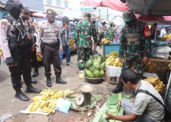 Tingkatkan Keamanan Di Wilayah, TNI-POLRI Laksanakan Patroli Gabungan