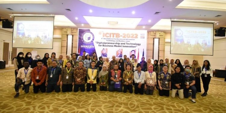 Keynote Speaker Tiga Negara Isi 8’th ICITB 2022 IIB Darmajaya