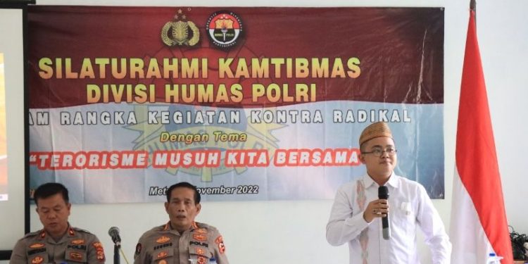 Tim Divisi Humas Polri Silaturahmi di Ponpes Mambaul Ulum kota Metro