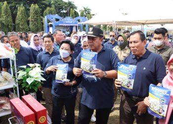 Gubernur Arinal Terima Penghargaan Museum Rekor-Dunia Indonesia (MURI) Sebagai Pemrakarsa Sajian Rajungan Terbanyak