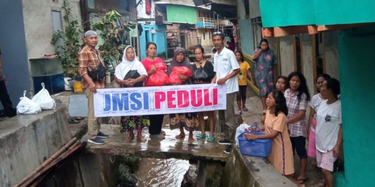 JMSI Peduli Kunjungi Warga Bantaran Kali Kupang Teba