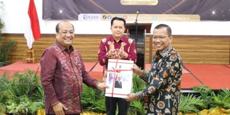 Ditjen Keuda Berikan Penghargaan Pegawai Teladan, Berakhlak dan Berprestasi