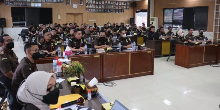 Wakajati Lampung Sampaikan Konsep Penguatan Nilai Kearifan Lokal Penanganan Pidana di Papua