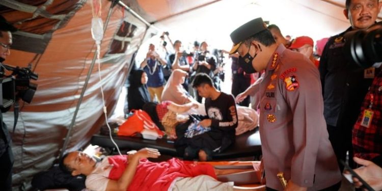 Kapolri Tinjau Lokasi Gempa Cianjur, Pastikan Warga dapat Bantuan