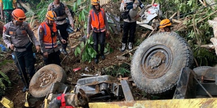 Satu Anjing Pelacak Temukan Titik Diduga Korban Tertimbun Longsor Cianjur