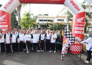 Wagub Chusnunia Lepas Peserta Jalan Sehat HUT Korpri ke-51