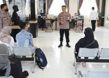 Humas Polda Sosialisasikan Aplikasi Polri Super Apps Pada Masyarakat
