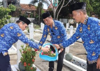 Anggota Korpri  Melaksanakan Ziarah ke Taman Makam Pahlawan 