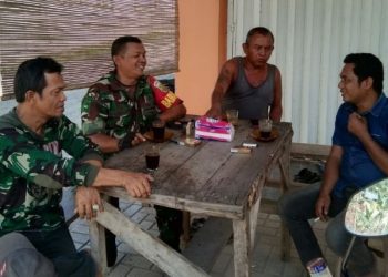 Tingkatkan Kamtibmas Di Wilayah, Babinsa Koramil 410-01/Panjang Sambangi Warga Laksanakan Komsos