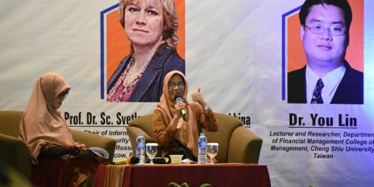 8’th ICITB 2022 IIB Darmajaya: Pemanfaatan Big Data dan IoT Model Bisnis Baru Era Revolusi 4.0