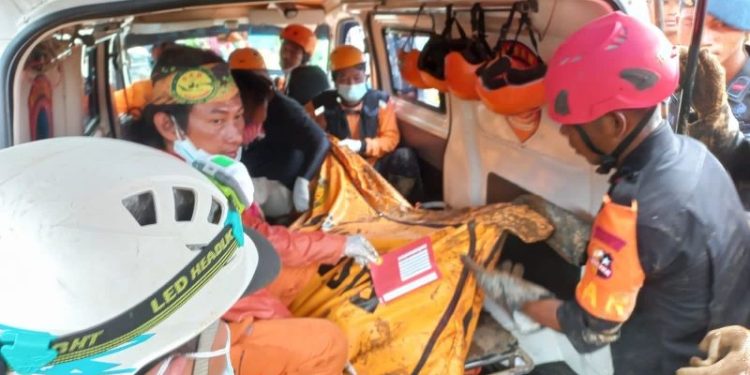 Hujan rintik Sejak Pagi Tak Halangi Evakuasi 5 Korban Gempa Cianjur