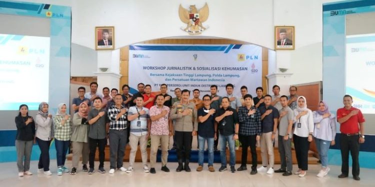 Kabid Humas Polda Lampung Menjadi Narasumber Workshop Jurnalistik dan Sosialisasi Kehumasan