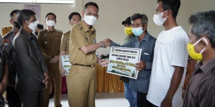 Pj.Bupati Pringsewu Adi Erlansyah Launching BLT Dampak Inflasi