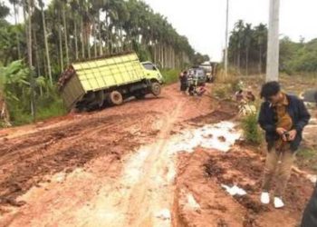 Perbaiki Jalan Provinsi yang Rusak di Tanjab Timur, Masyarakat Desa Siau Dalam Minta Sumbangan Seikhlasnya