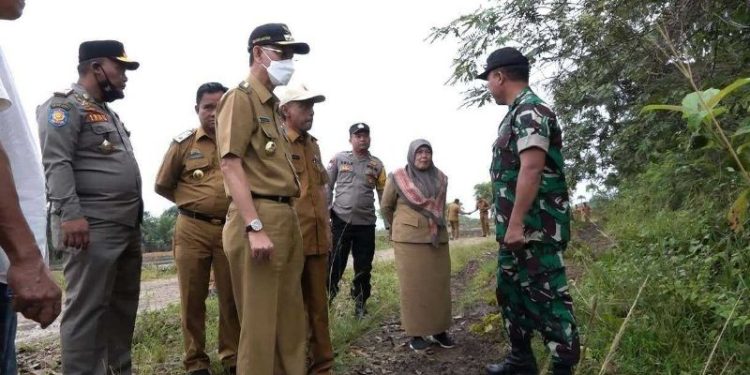 Pj.Bupati Pringsewu Tinjau Lokasi Restocking Benih Ikan Oleh Gubernur Lampung