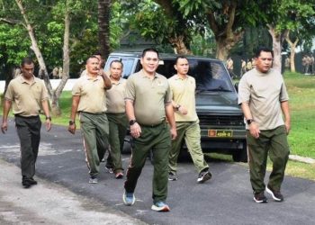 Jaga Kebugaran Tubuh Danrem 04/ Gatam Olahraga Bersama Prajurit Dan PNS