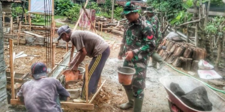 Bedah Rumah, Dandim: Program Kasad TNI AD Membantu Pemerintah Pengentasan Kemiskinan