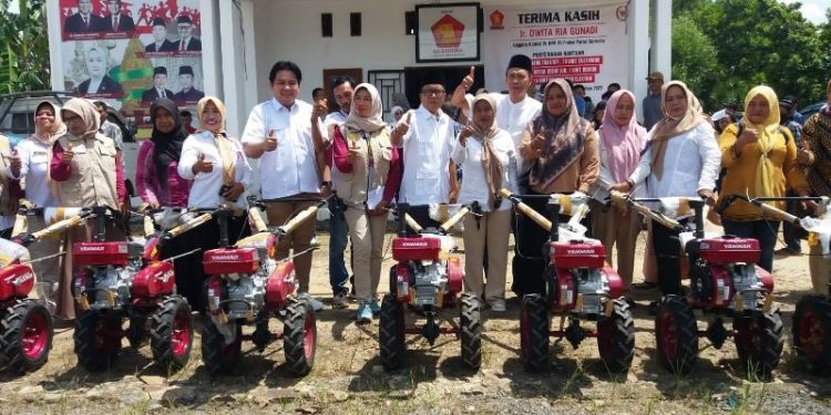 DPC Gerindra Lamteng Kembali Serahkan ALSINTAN ke Gapoktan, KWT, dan PIRA