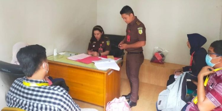 Tersangka Pembuang Anak Dilimpahkan Satreskrim Polres Tanggamus ke Kejaksaan