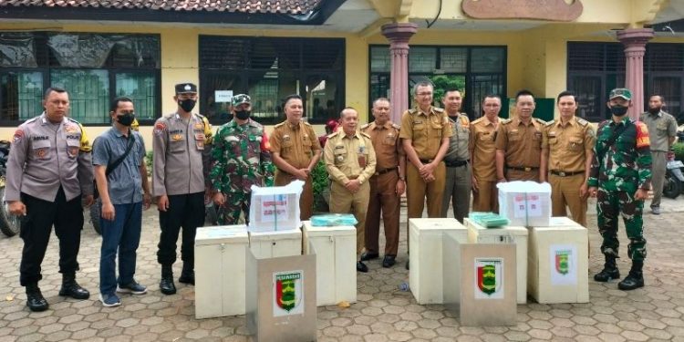 Polres Pesawaran Kawal Logistik Pilkades Serentak