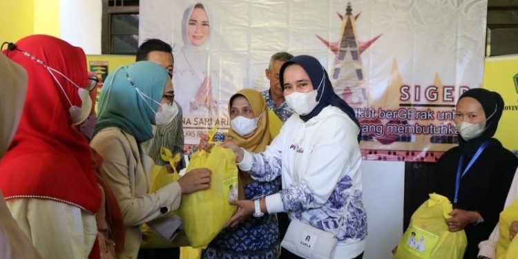 Ibu Riana Sari Arinal dan Jajaran TP-PKK Gelar Bakti Sosial dalam Rangka Hari Ibu ke-94