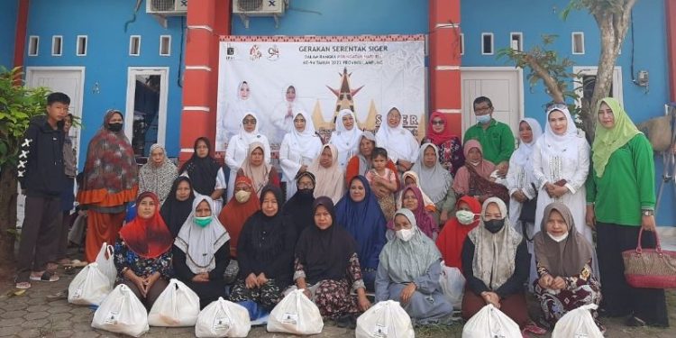 Peringatan Hari Ibu ke-94, MTP-IPHI Bersama TP-PKK Provinsi Lampung Melakukan Bakti Sosial