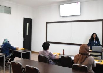 Mahasiswi Madagaskar IIB Darmajaya ini Jalani Seminar Proposal Penelitian Tugas Akhir