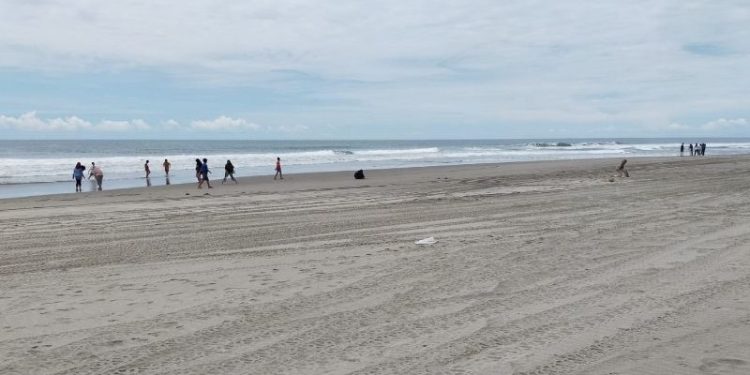 Pantai Mandiri Salah Satu Tempat Wisata Favorit Diujung Lampung