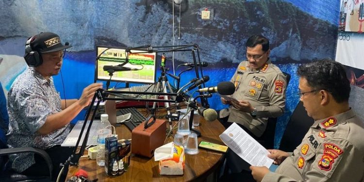 Gencar, Kabid Humas Sosialisasikan Aplikasi Polri Super Apps Lewat Radio