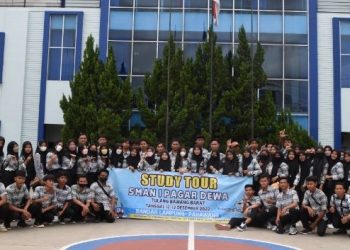 Pelajar SMAN 1 Pagar Dewa Tulangbawang Barat Kunjungan Industri ke IIB Darmajaya
