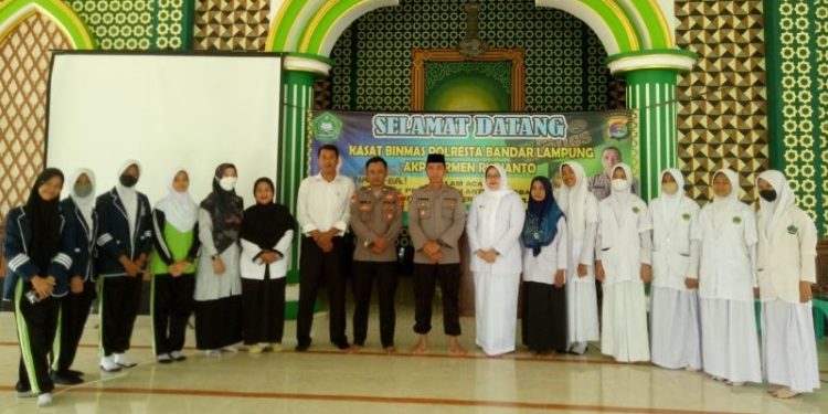 Tekan Kenakalan Remaja Kasat Binmas Berikan Pembinaan dan Penyuluhan
