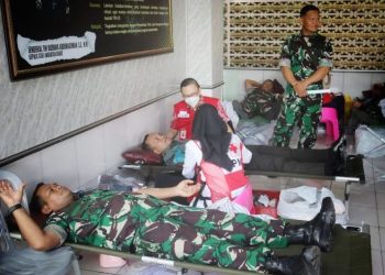 Peringati Hari Juang TNI AD Ke-77, Kodim 0410/KBL Laksanakan Donor Darah dan Santuni Anak Yatim