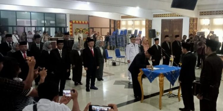 Wabup Lampura Lantik Pejabat Eselon II dan III, Berikut Rinciannya