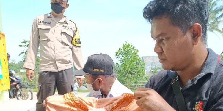 Polres Lamtim Evakuasi Mayat yang Ditemukan di Pinggir Way Sekampung