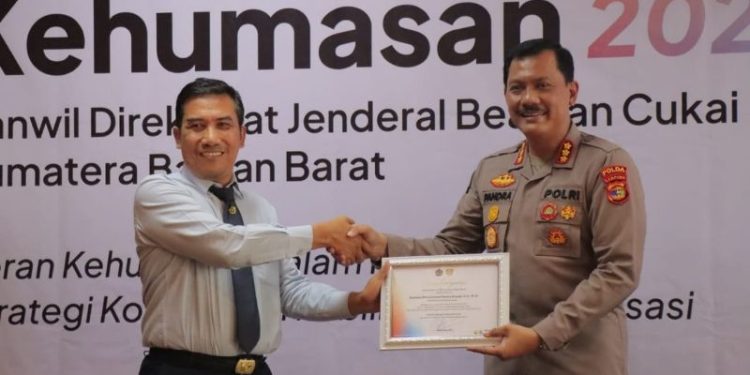 Kabidhumas Polda Lampung Berikan Materi Kehumasan di Kanwil DJBC Sumbagbar