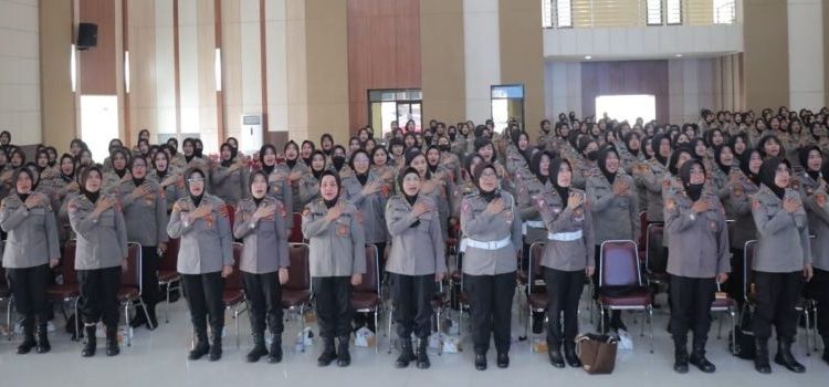 512 Polwan Polda Lampung mendapat pembinaan kepribadian