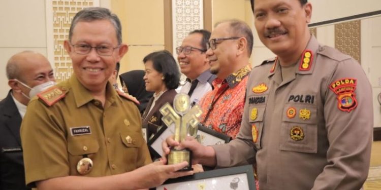 Polda Lampung Raih Penghargaan tentang KIP