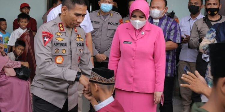 Polda Lampung Gelar Bakti Sosial dan Khitanan Massal